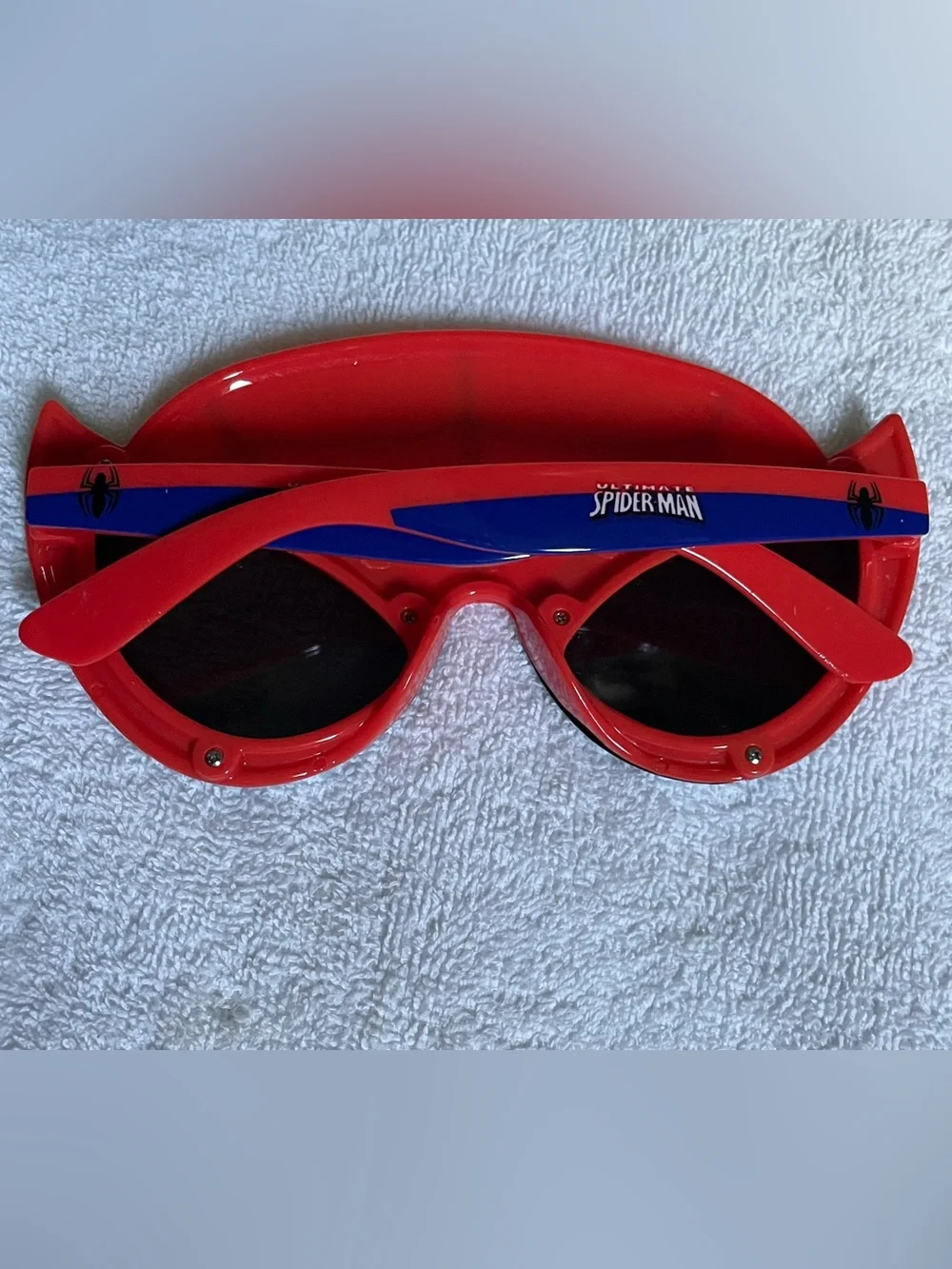 Kids Red Spider-Web Sunglasses - Playful Cat-Eye Style
